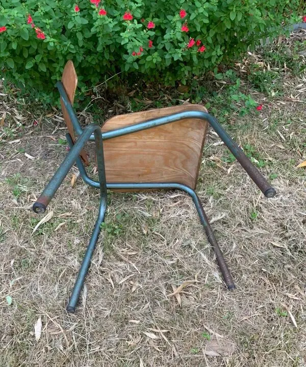 Illustration numéro 2 du produit Chaise d’école adolescents