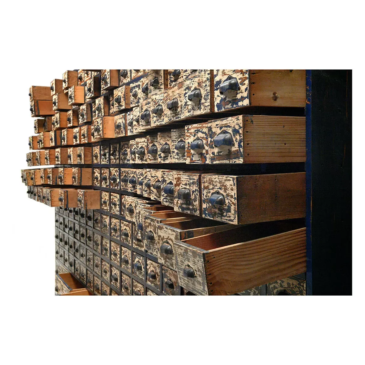 Illustration numéro 2 du produit Meuble d’atelier en bois à 204 tiroirs