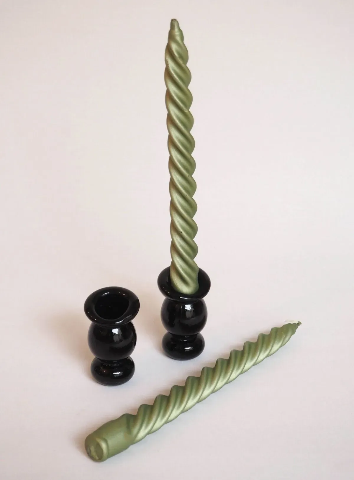 Illustration numéro 2 du produit Paire de bougeoir en verre