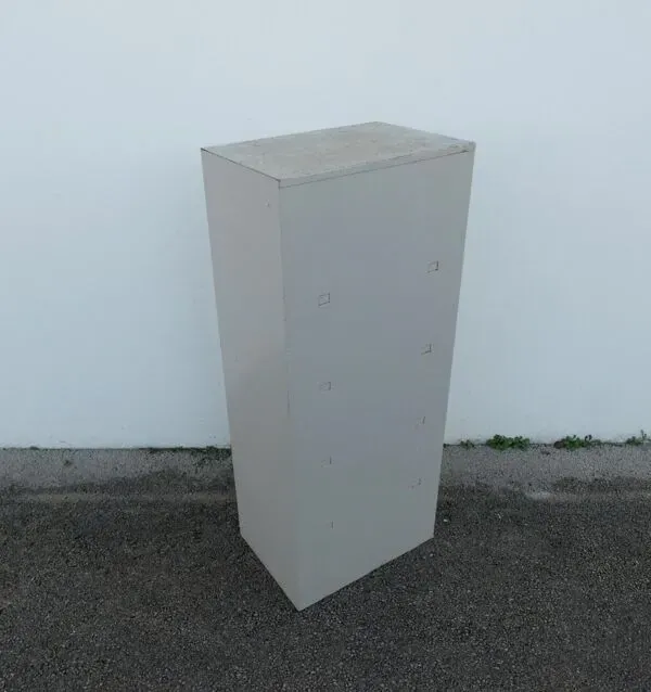 Illustration numéro 2 du produit Casier de rangement en métal