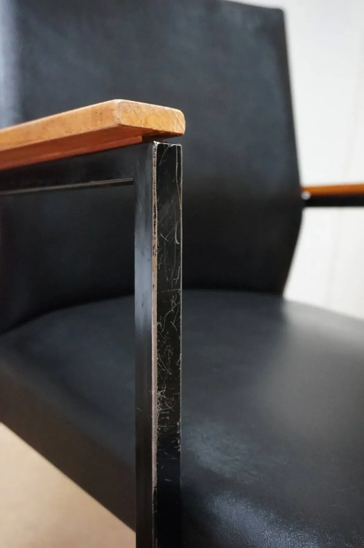 Illustration numéro 2 du produit Fauteuils/chaises de conférence au design minimaliste industriel néerlandais du milieu du siècle