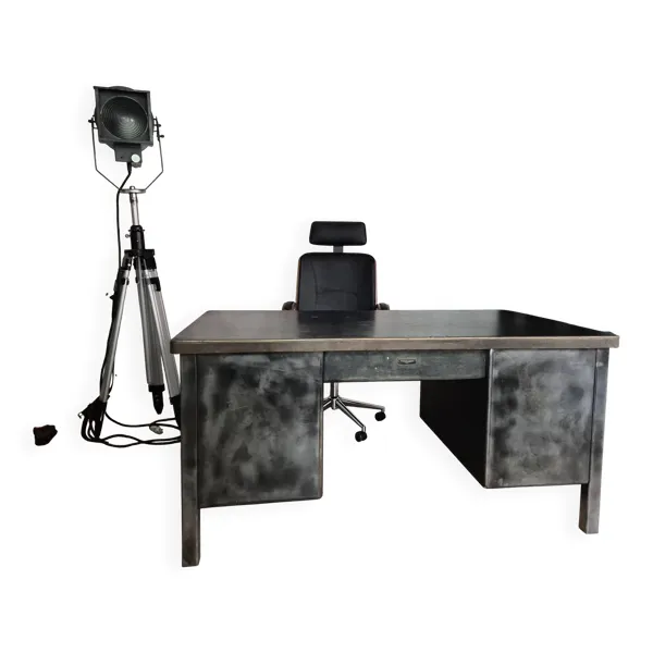 Illustration numéro 2 du produit Bureau industriel en métal – style vintage / loft