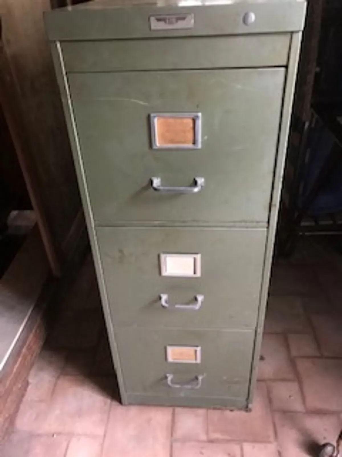 Illustration numéro 2 du produit Colonne métal rangement