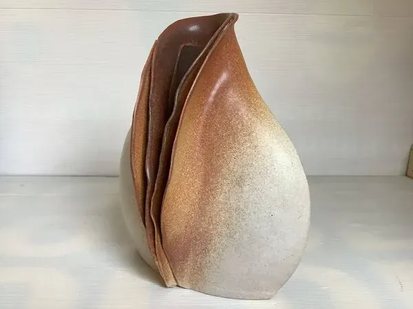 Illustration numéro 2 du produit Vase signé du céramiste Georges Deliège