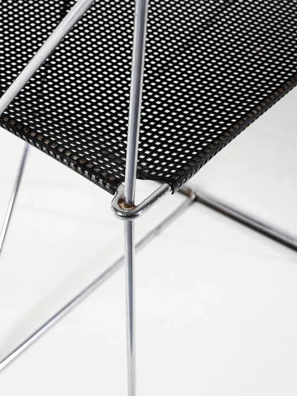 Illustration numéro 2 du produit Quatre chaises empilables Nuova X-Line de Niels Jorgen Haugesen pour Magis.