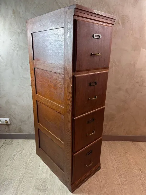 Illustration numéro 2 du produit Classeur en chêne