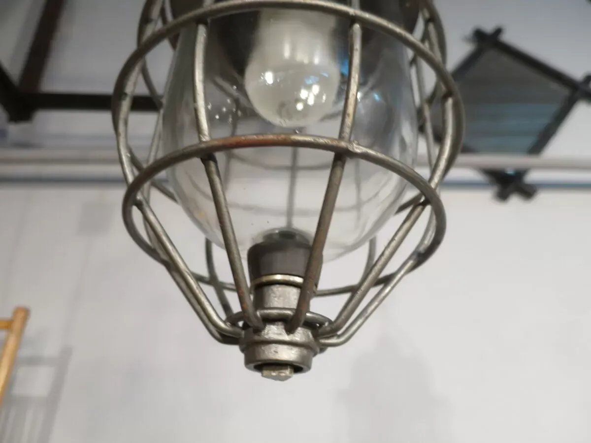 Illustration numéro 2 du produit Suspension industrielle en fonte