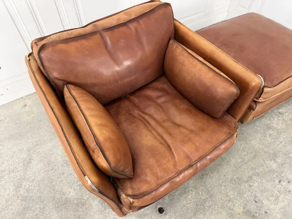 Illustration numéro 2 du produit Fauteuil club et son ottoman 1980