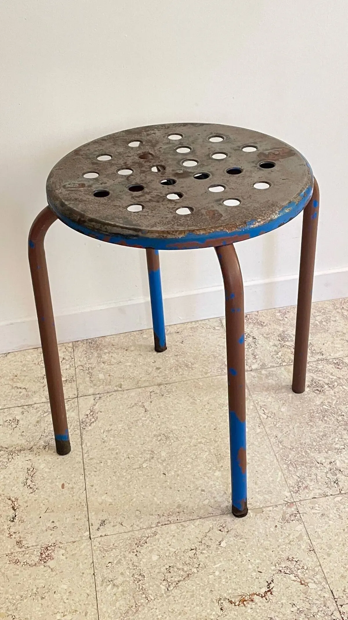 Illustration numéro 2 du produit Tabouret industriel acier patine acier rouillé vintage