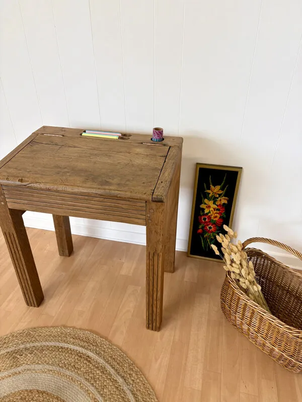 Illustration numéro 2 du produit Bureau d’écolier en chêne massif