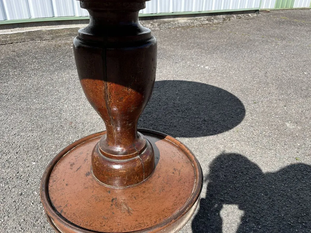 Illustration numéro 2 du produit Table, guéridon ancien en bois et fer forgé