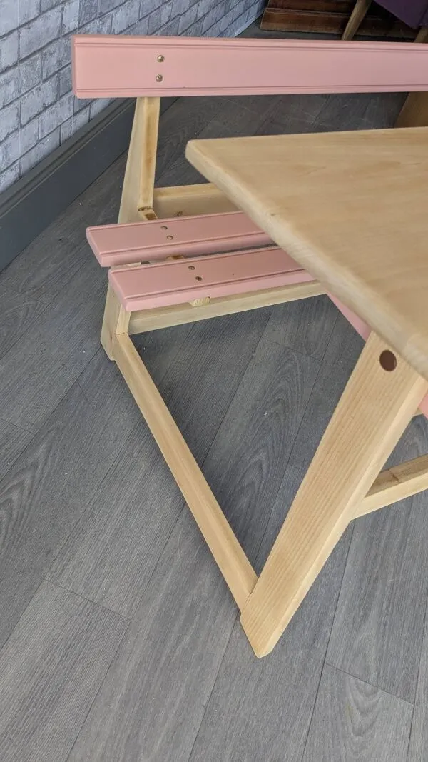 Illustration numéro 2 du produit Bureau d'écolier