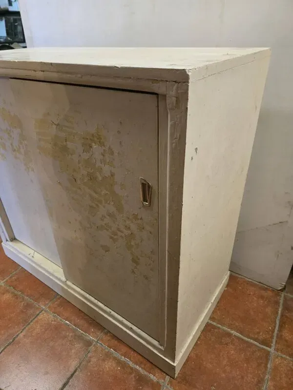 Illustration numéro 2 du produit Meuble de métier à portes coulissantes