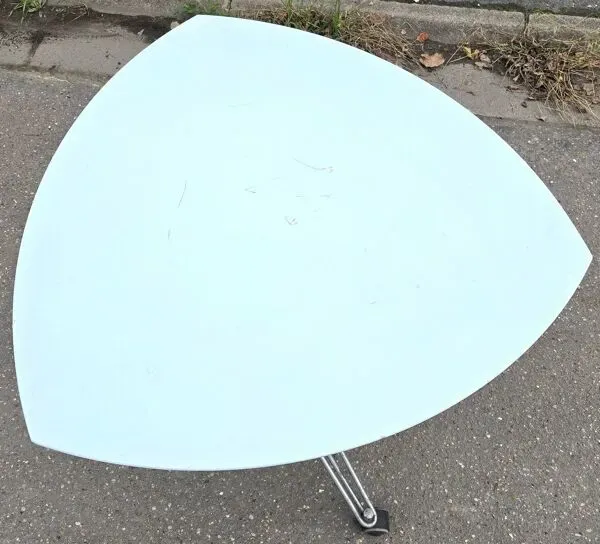 Illustration numéro 2 du produit Table vintage industrielle