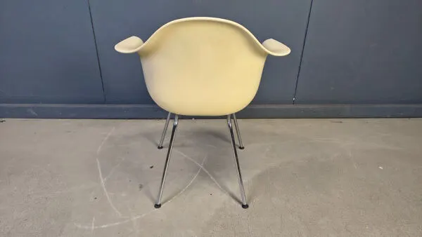 Illustration numéro 2 du produit Chaise Dax par Charles et Ray Eames pour Vitra, années 1990