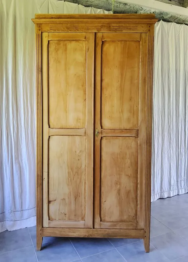 Illustration numéro 2 du produit Armoire parisienne