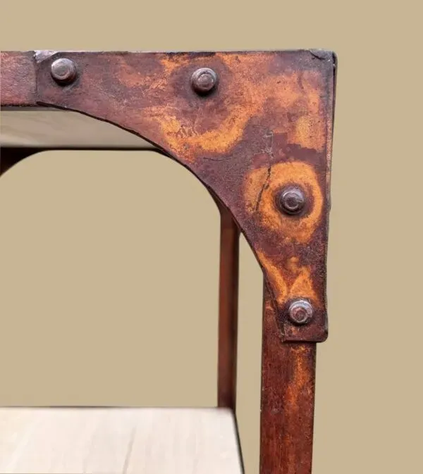 Illustration numéro 2 du produit Ancienne étagère industrielle, meuble d’atelier