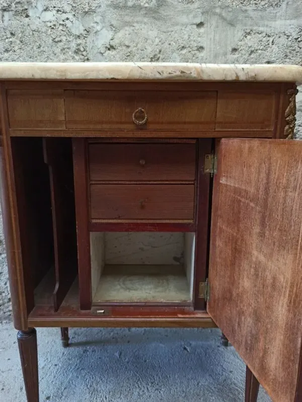 Illustration numéro 2 du produit Meuble d'entre deux dessus marbre style Louis XVI