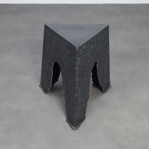 Illustration numéro 2 du produit Tabouret fait main « Make & Mold » par Rutger de Regt, 2013