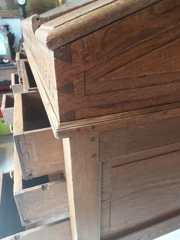 Illustration numéro 2 du produit Bureau, meuble de métier