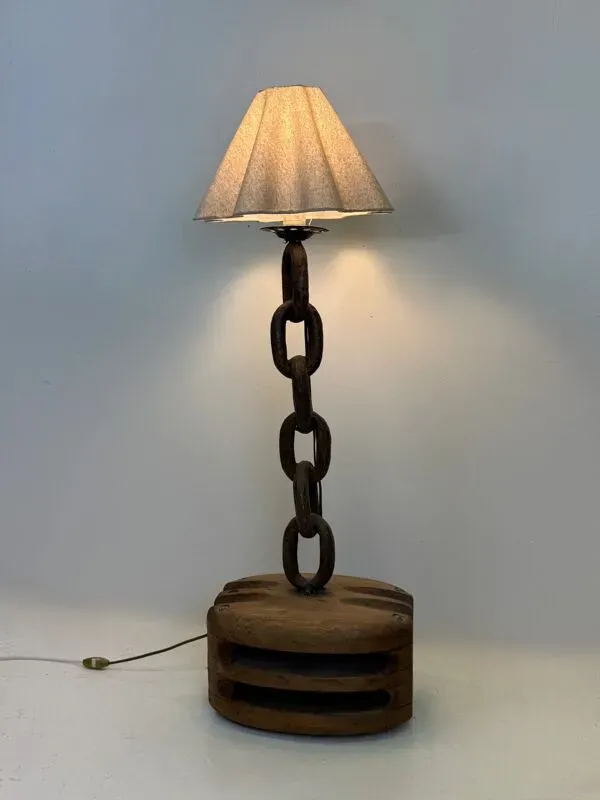 Illustration numéro 2 du produit Lampadaire brutaliste « pièce unique », 1950s