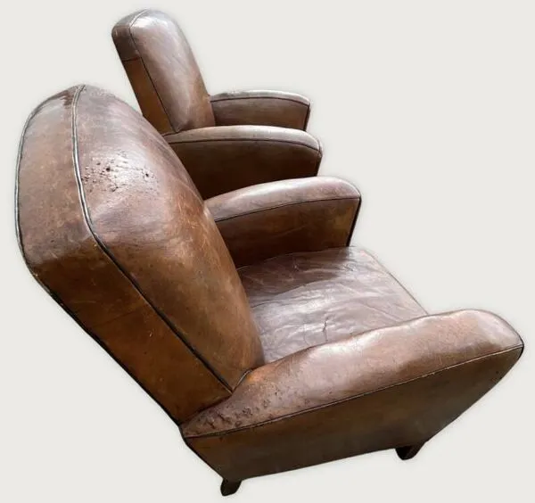 Illustration numéro 2 du produit Paire de fauteuils club en cuir – Milieu du XXe siècle