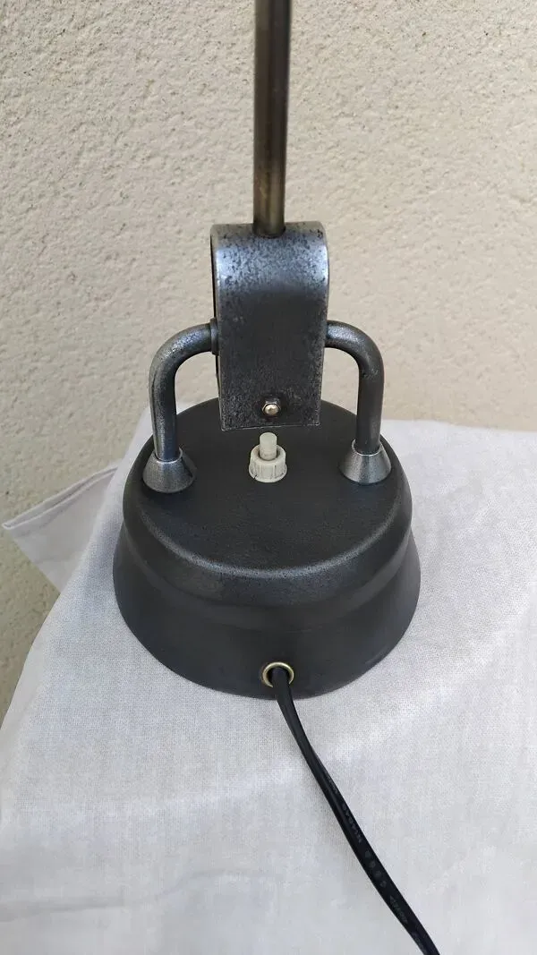 Illustration numéro 2 du produit Lampe Jumo 600 design Charlotte Perriand atelier  métier