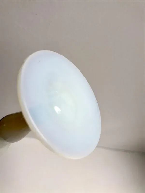 Illustration numéro 2 du produit Soliflore en opaline ancien début XXème