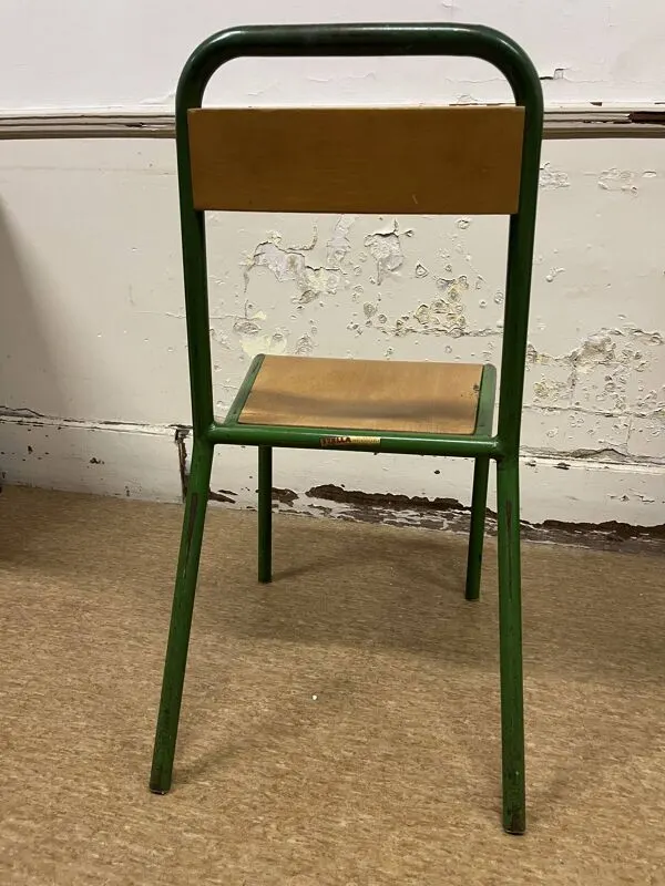 Illustration numéro 2 du produit Chaise d'adulte stella d'école en tube et bois