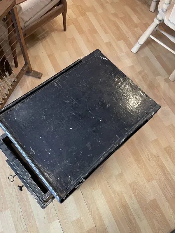 Illustration numéro 2 du produit Meuble de métier