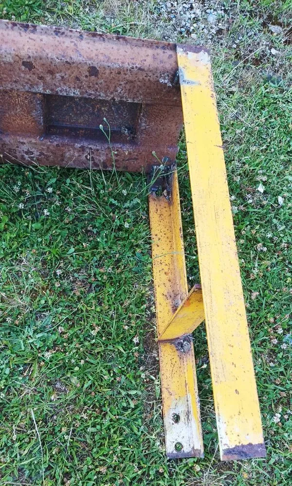 Illustration numéro 2 du produit Etabli industriel en métal