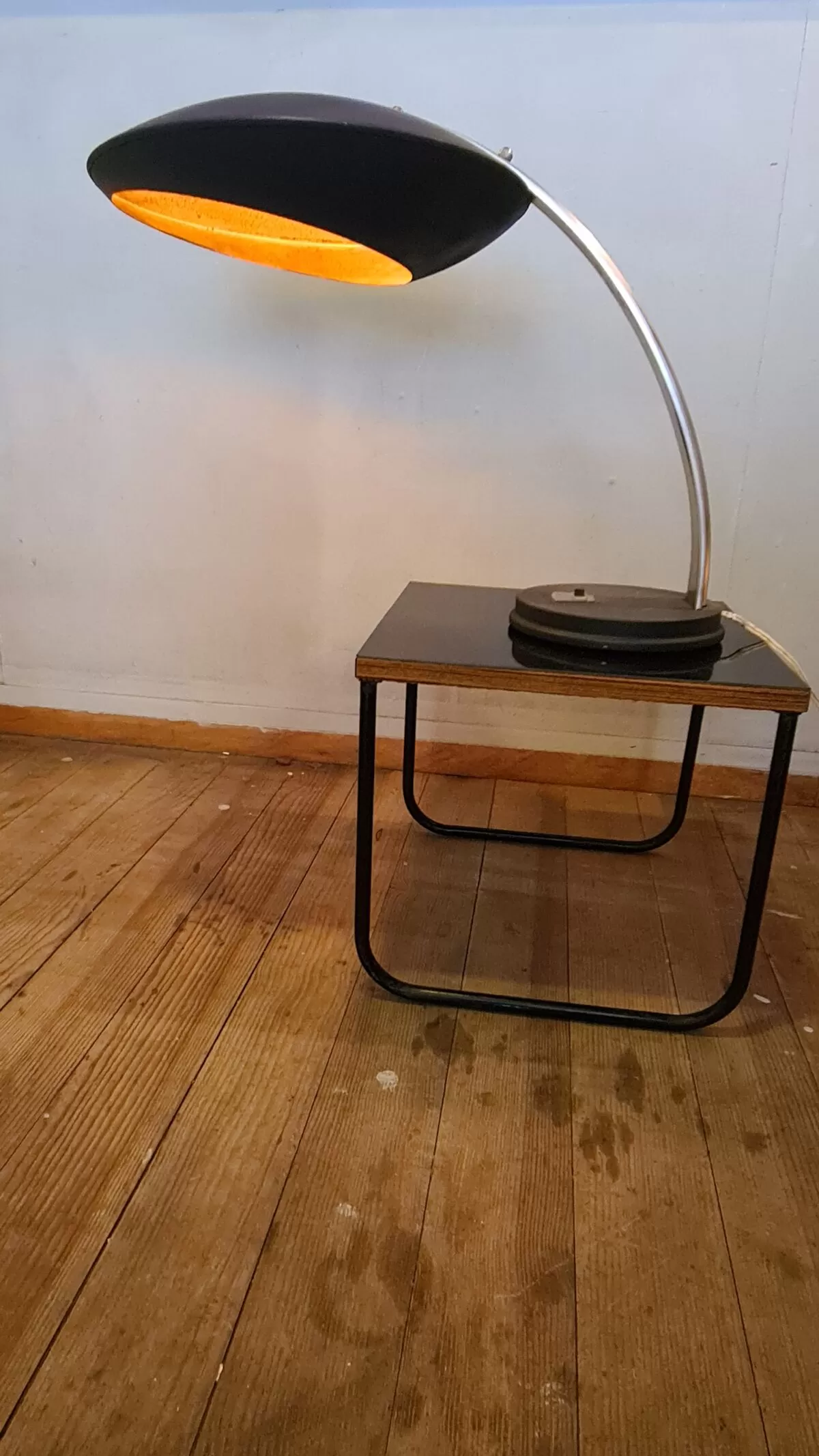 Illustration numéro 2 du produit Lampe UFO