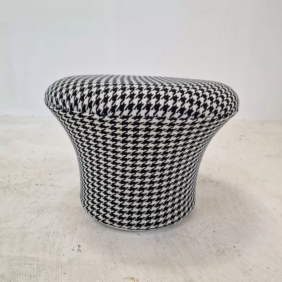 Illustration numéro 2 du produit Fauteuil Mushroom et pouf par Pierre Paulin pour Artifort, années 1960