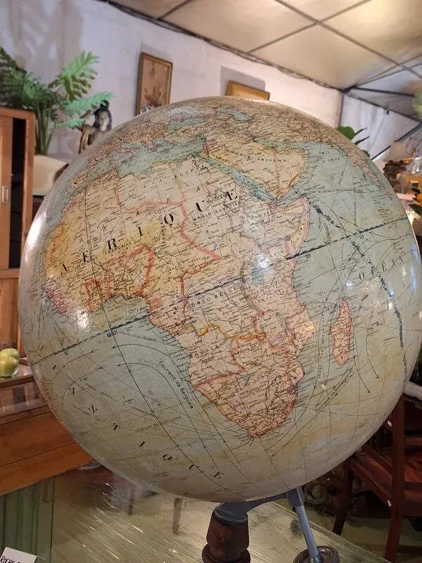 Illustration numéro 2 du produit Globe terrestre (1 mm = 20 km)