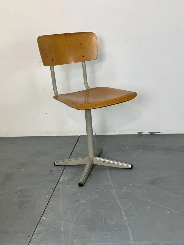 Illustration numéro 2 du produit Chaise de bureau industrielle vintage Marko des années 1950