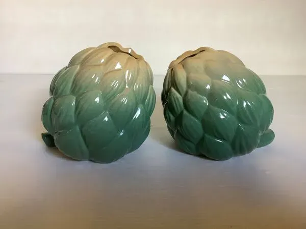 Illustration numéro 2 du produit Paire de vases artichauts barbotine