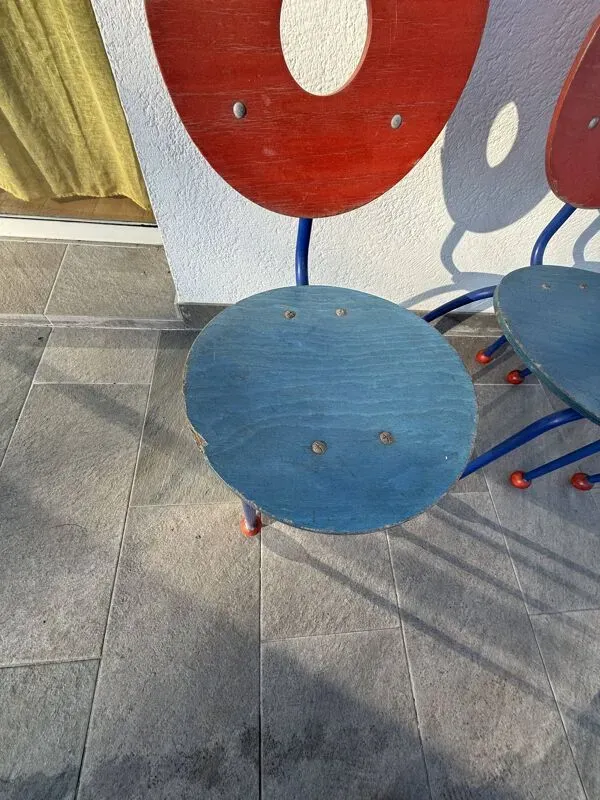 Illustration numéro 2 du produit Lot de 3 chaises écoliers 1980's style Menphis