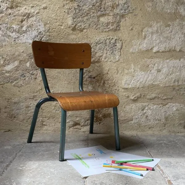Illustration numéro 2 du produit Chaise d'école maternelle