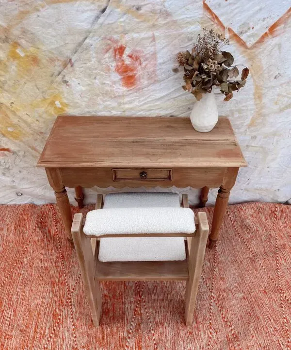 Illustration numéro 2 du produit Chaise brutaliste bois et bouclette