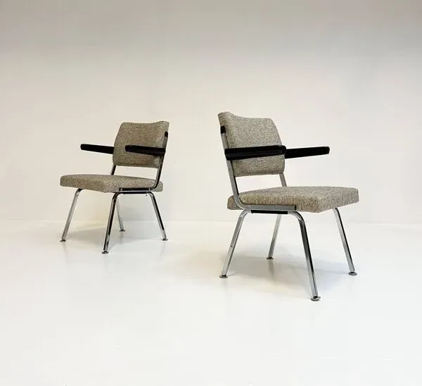 Illustration numéro 2 du produit Fauteuil designer en tissu gris attribué à Gispen, années 1960.