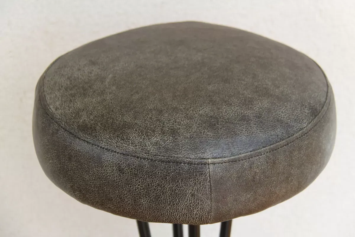 Illustration numéro 2 du produit Tabouet métal et cuir