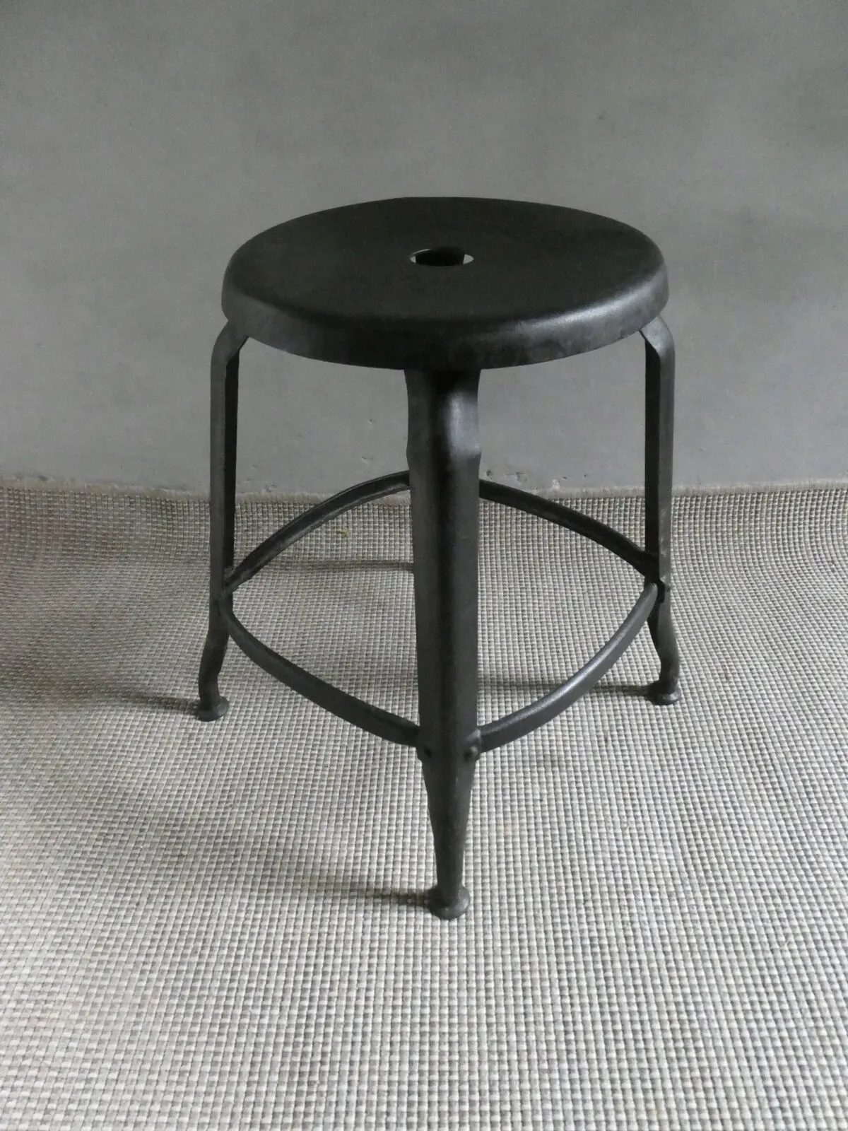 Illustration numéro 2 du produit Tabouret industriel Nicolle