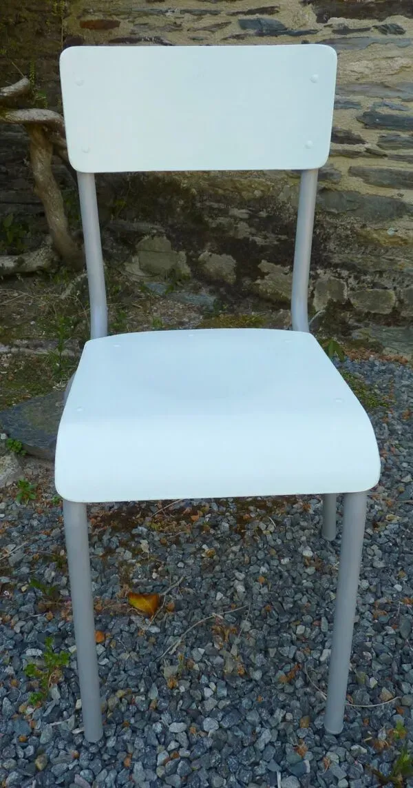 Illustration numéro 2 du produit Paire de chaises relookées