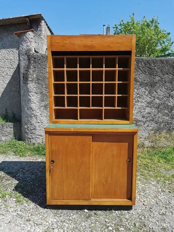 Illustration numéro 2 du produit Meuble de métier