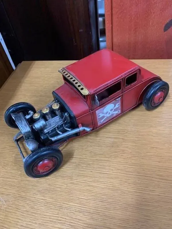 Illustration numéro 2 du produit Camion de décoration mad max car