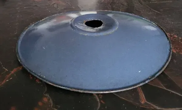 Illustration numéro 2 du produit Abat jour en tôle émaillée bleu