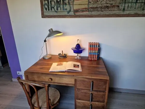 Illustration numéro 2 du produit Lampe solr vintage – design industriel français années 50