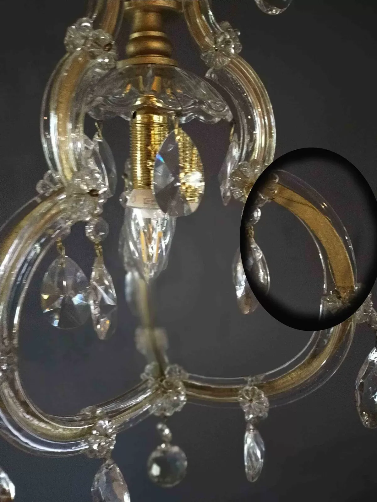 Illustration numéro 2 du produit Suspension un feu pampilles cristal