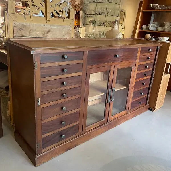 Illustration numéro 2 du produit Grand meuble de dentiste années 30