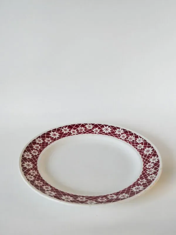 Illustration numéro 2 du produit Grand plat rond saint amand contours fleurs bordeaux 1950